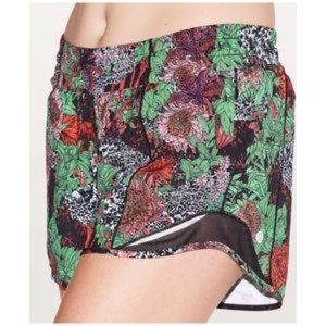 Lululemon *RARE* Hotty Hot Short II Long 4"